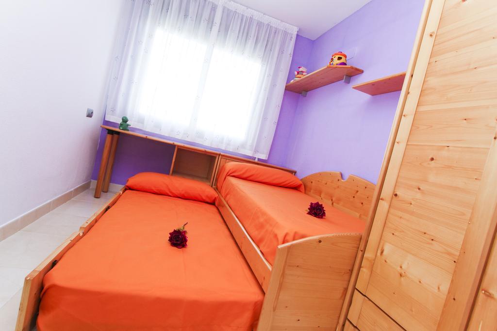 Apartamento J Tramuntana Planet Costa Dorada Salou Habitación foto